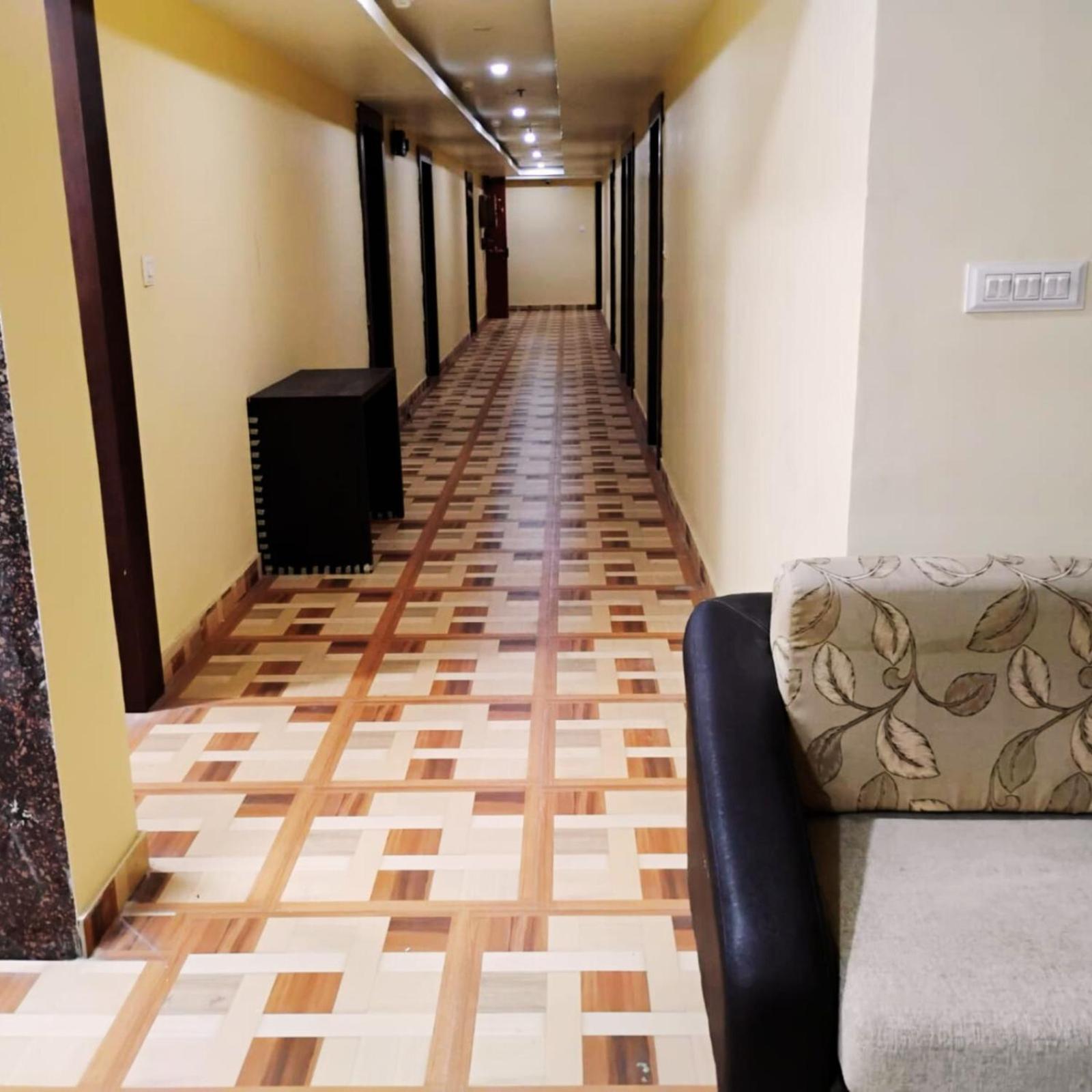 Hotel Lake View Grand Лакхнау Экстерьер фото