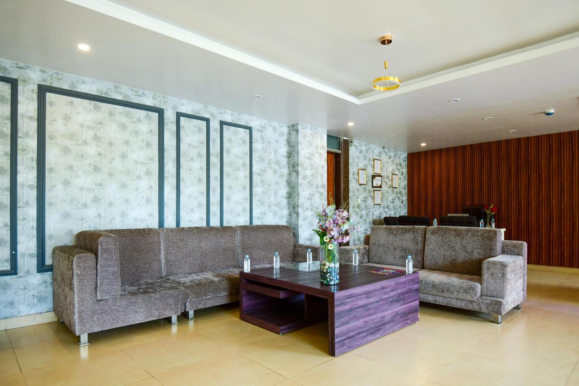 Hotel Lake View Grand Лакхнау Экстерьер фото